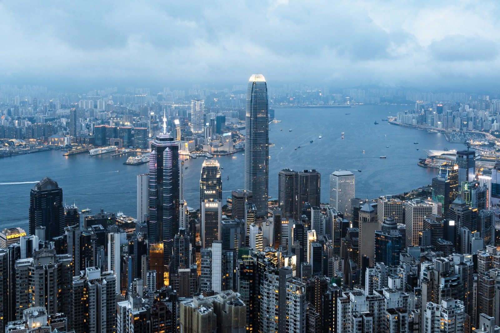 中国香港维多利亚港城市景观